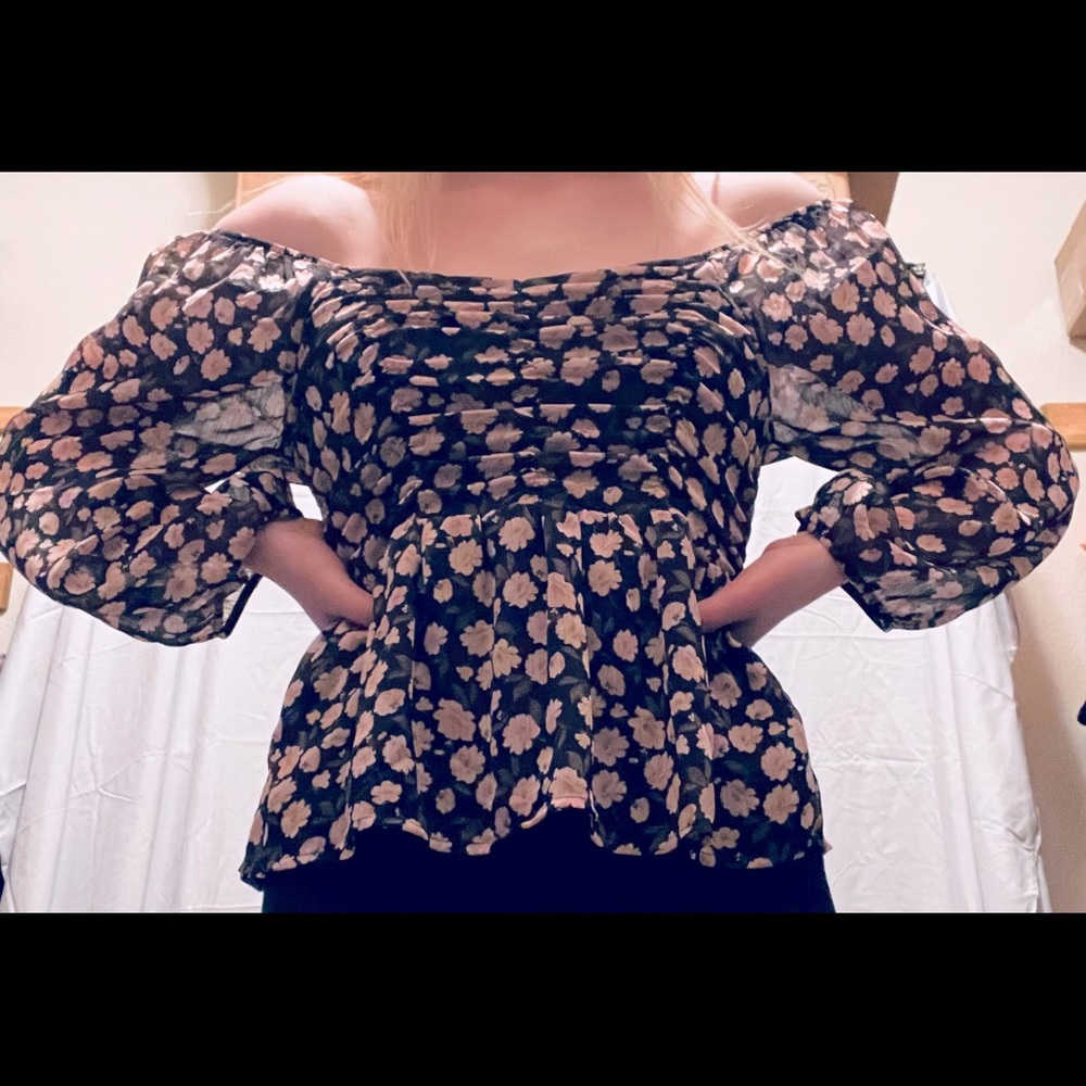 American Eagle 🌸pink flower blouse🌸